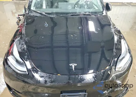 2022 Tesla Model Y z USA, uszkodzony, nr VIN 7SAYGDEE3NF522675